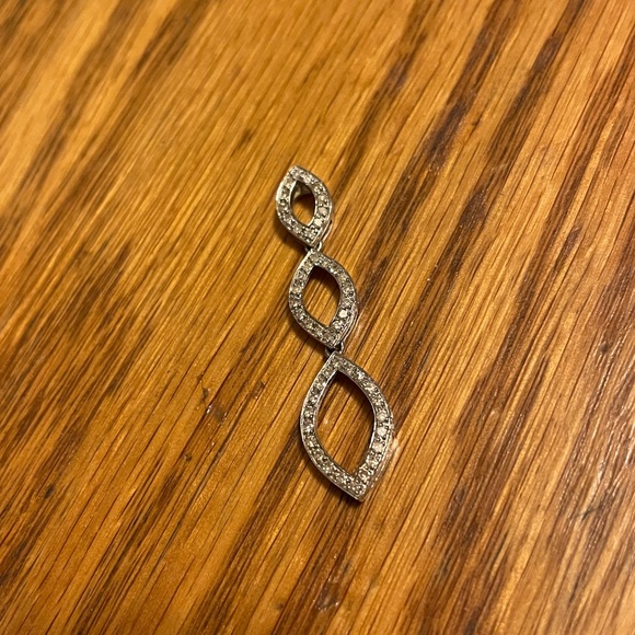 Jewelry - 18kt white gold diamond pendant